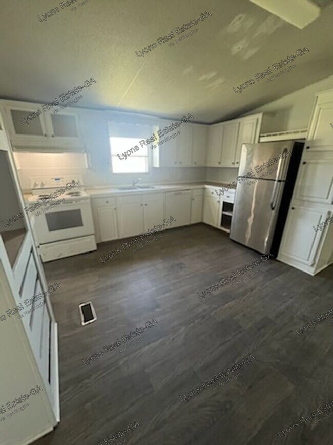 Building Photo - 906 Pleasantdale Cir