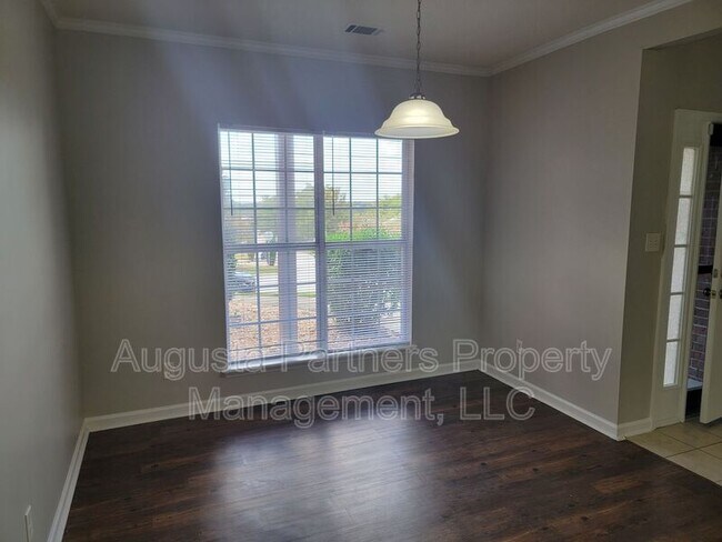 Building Photo - 554 Jackson St