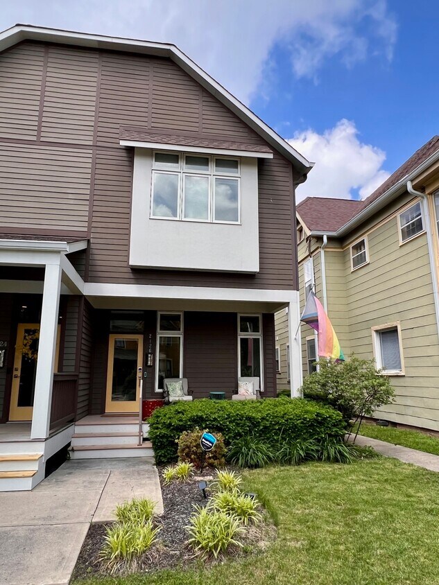 2126 N Pennsylvania St, Indianapolis, IN 46202 Townhome Rentals in