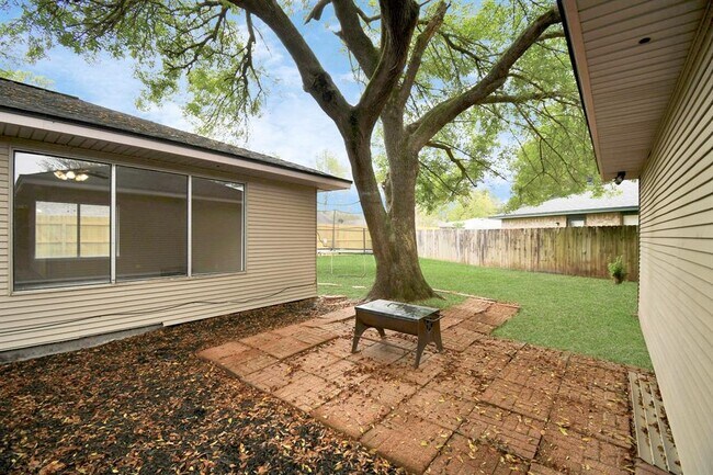Foto del edificio - 1207 Martingale Ct