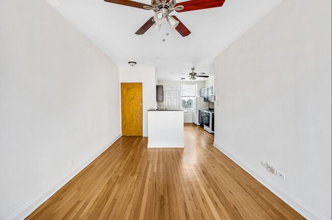 Foto del edificio - 4732 N Whipple St