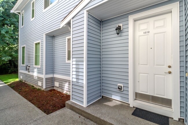 Building Photo - 2-Bedroom DuPont Condo with New Interior Paint and Carpet