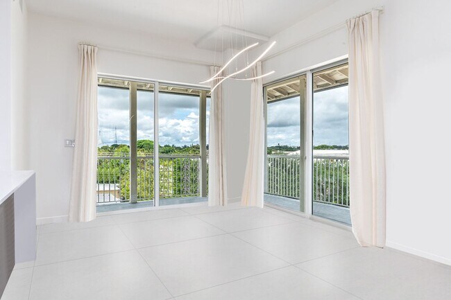 Foto del edificio - Top Floor Waterfront Condo - Renovated 1 B...