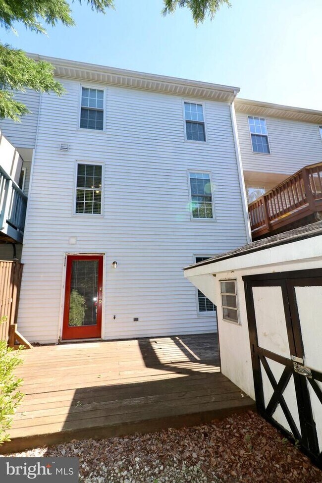 Building Photo - 1266 Quaker Ridge Dr