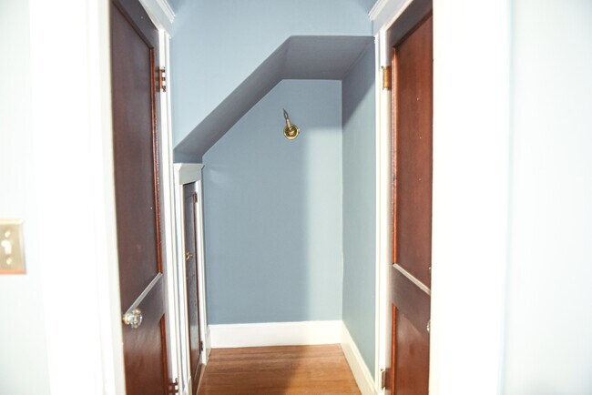 Foto del edificio - 98 1/2 Main St