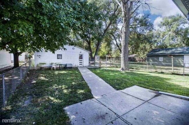 Building Photo - 5 br, 1 bath House - 2110 W Garden St