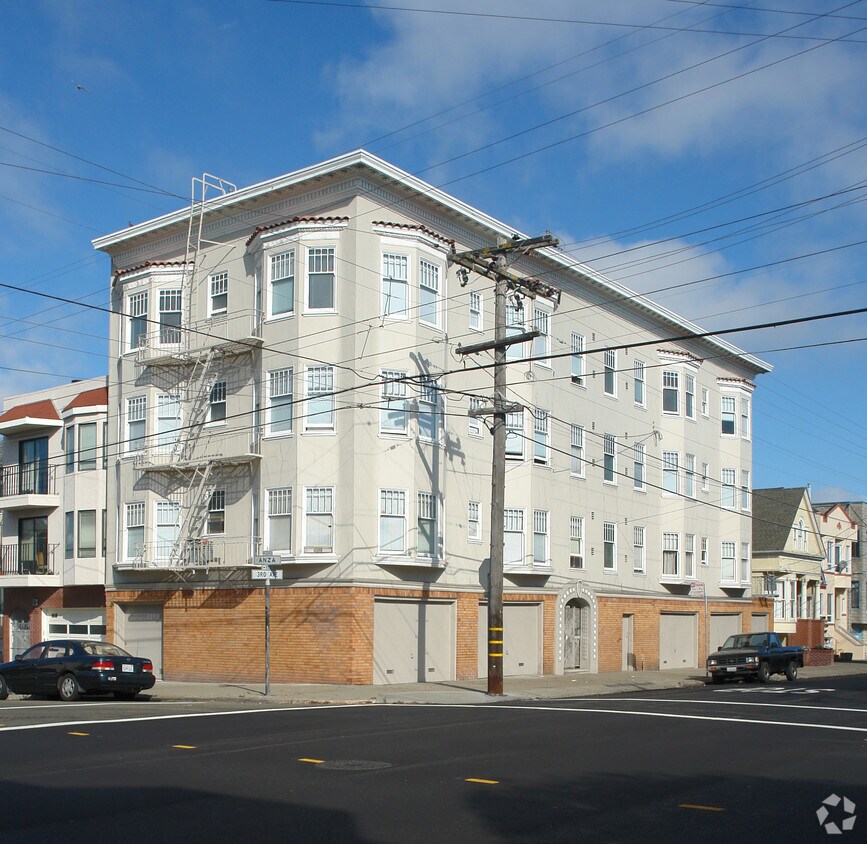 Building Photo - 495 3rd Ave