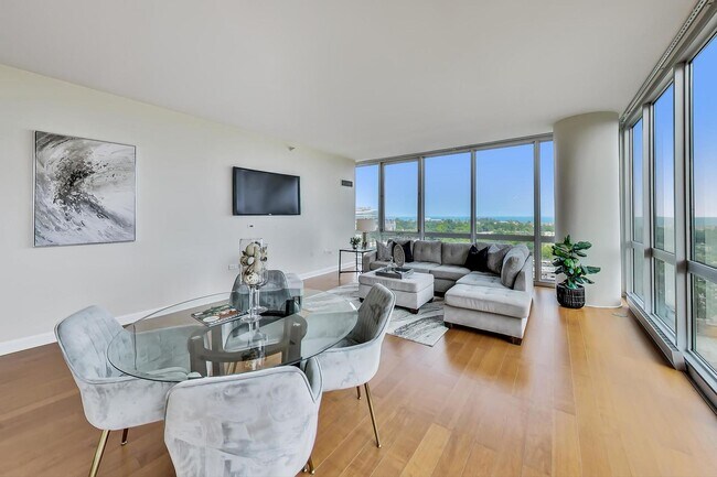 Foto del edificio - 1629 S Prairie Ave