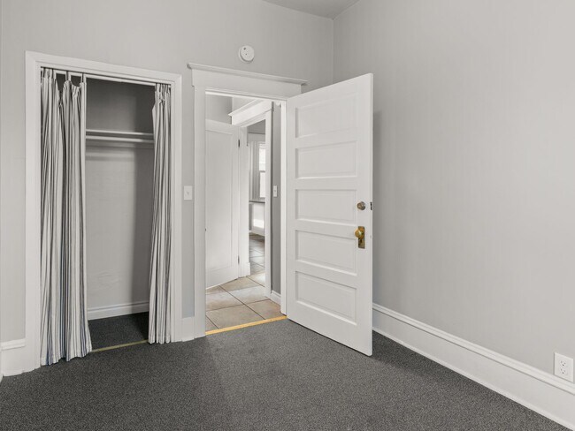 Foto del edificio - 5 bedroom, 2 bath in North Portland - Bois...