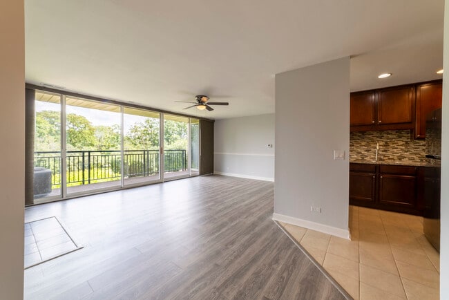 Building Photo - 6020 Oakwood Dr