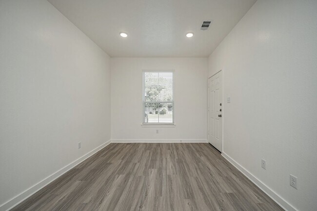 Foto del edificio - Cozy and Charming Townhome!