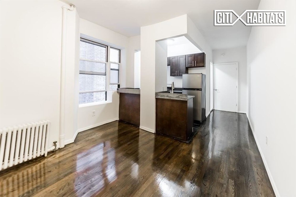 Primary Photo - 27 Grand St