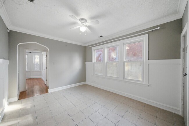 Foto del edificio - 3835 W 65th St