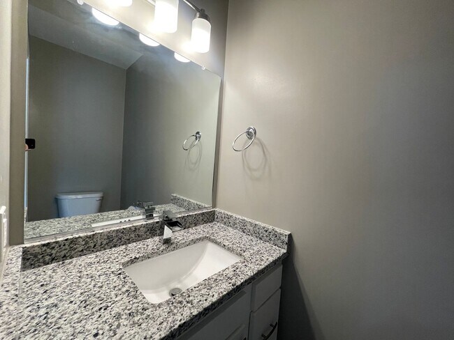 Building Photo - Blue Ridge Commons Townhome