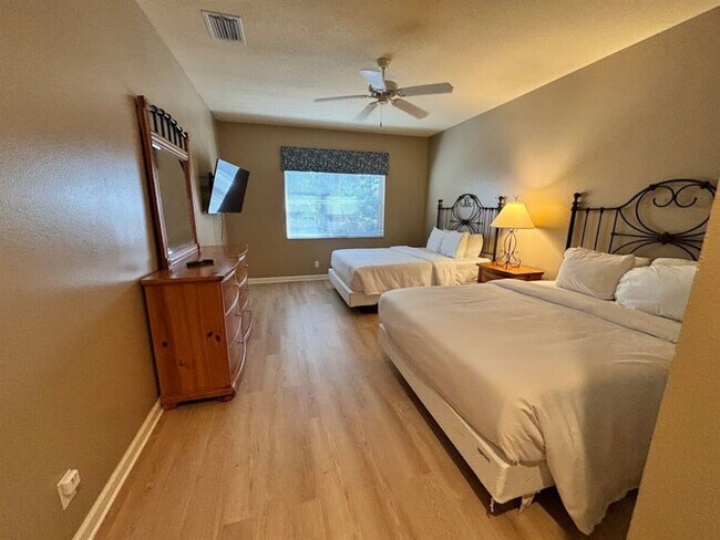 Foto del edificio - 8401 Mulligan Cir