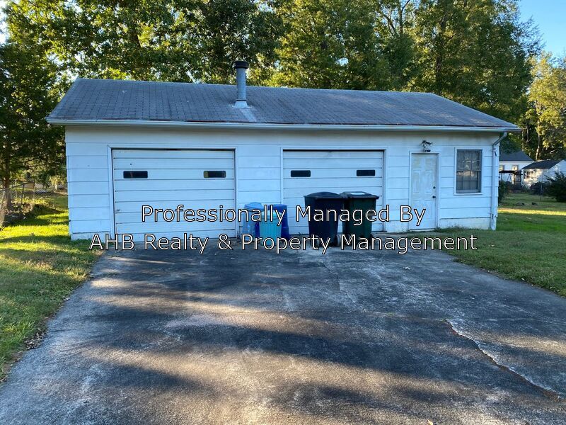 Building Photo - 506 Laurel Hill Dr