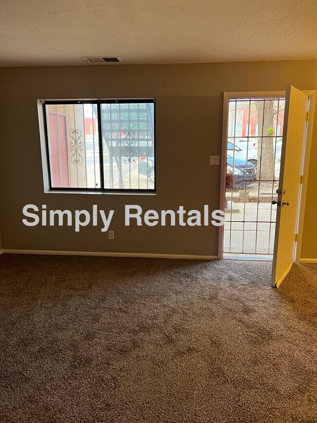 Foto del edificio - 12704 Copper Ave NE