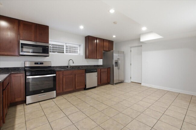 Foto del edificio - 3528 W Shakespeare Ave