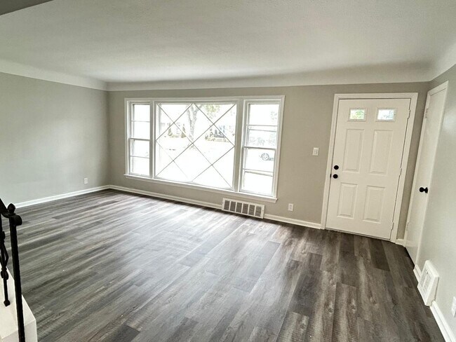 Foto del edificio - Charming Updated 4 Bedroom Cape Cod Home S...