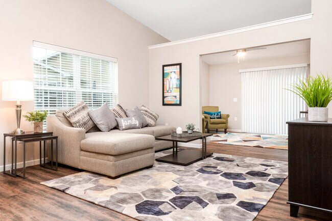 Planos de planta abiertos con espacio habitable flexible - Redwood Kent