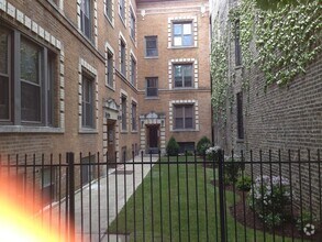 Building Photo - 856 W Fletcher St