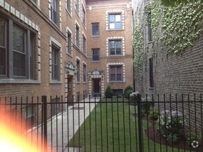 Building Photo - 856 W Fletcher St