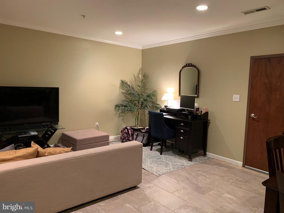 9121 Center St Unit C, Manassas, VA 20110 Condo for Rent in Manassas