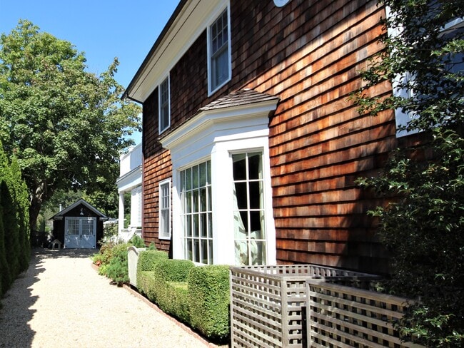 Building Photo - 121 Toylsome Ln
