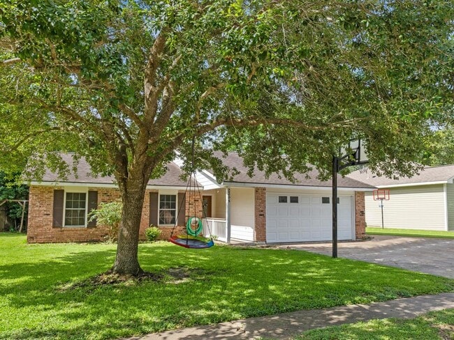 Building Photo - 2208 Gontier Dr