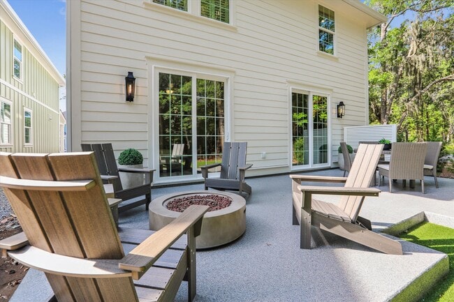 Building Photo - 221 Halyard Dr