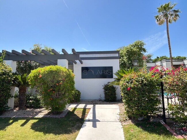 Building Photo - 2 Bed | 2 Bath Condo in Gated Phoenix Community