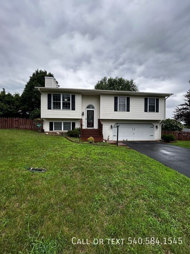 Building Photo - 133 Gala Dr