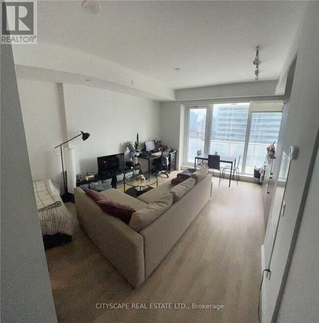 Building Photo - 197 Yonge St