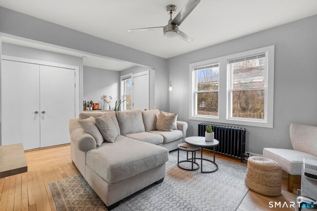 Foto del edificio - 7 Willowbrook Pl