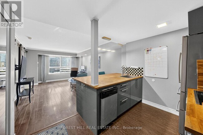 Photo du bâtiment - 44 Gerrard St W