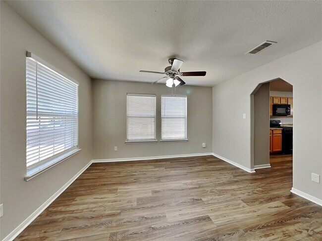 Building Photo - 8927 Summer Valley Ln