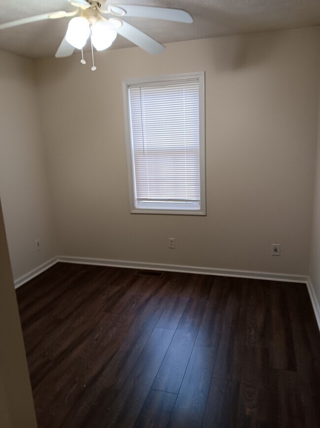 Foto del edificio - 2707 Fairway Dr