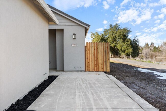 Foto del edificio - 6651-6655 Sunset Bluffs Street