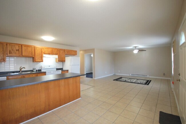 Building Photo - 105 S Plum St