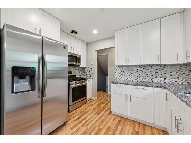 Building Photo - 13404 Wentworth Ave