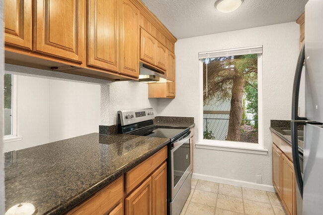 Building Photo - 10012 NE 117th Ct