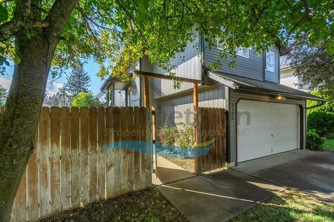 Building Photo - 4 Bedroom 2 Bathroom Home with Attached 2 ...