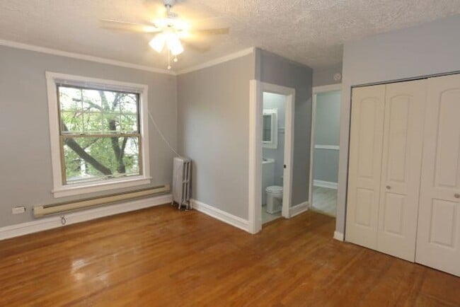 Building Photo - 3265 W Wrightwood Ave