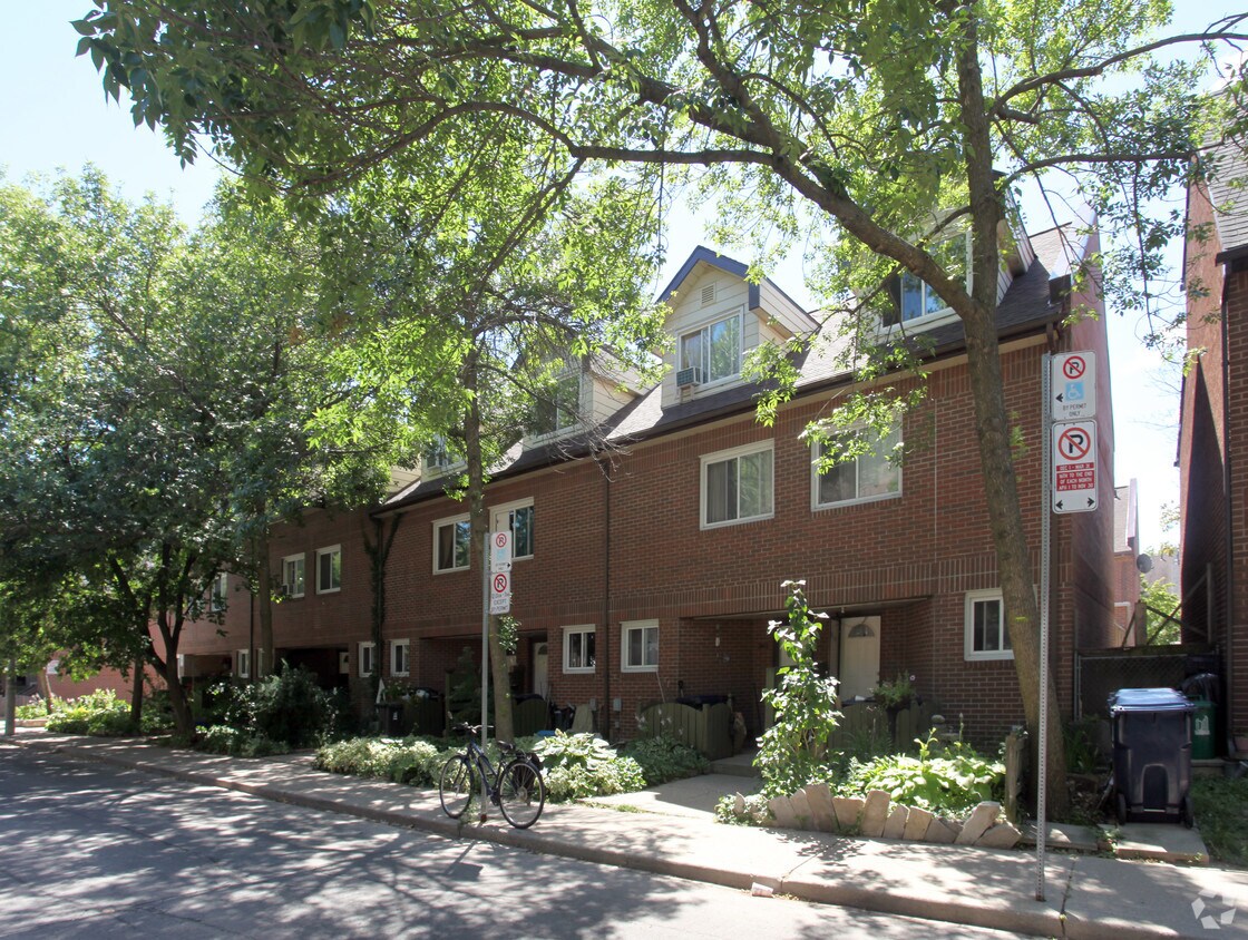 351365 Melita Cres, Toronto, ON M6G 3Z5 Apartments 351365 Melita