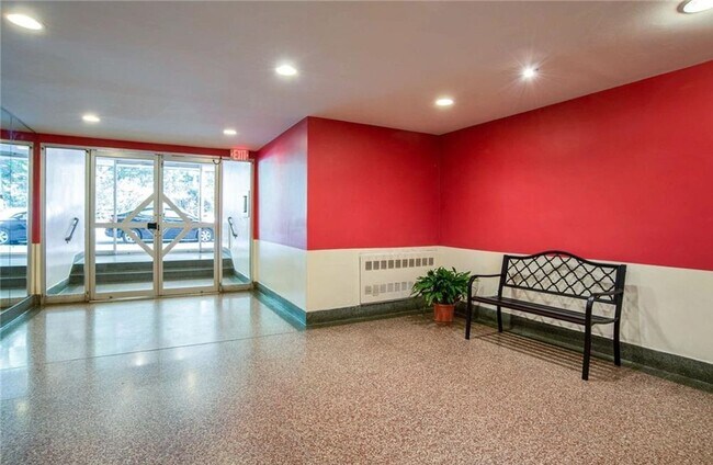 Foto del edificio - 6495 Broadway
