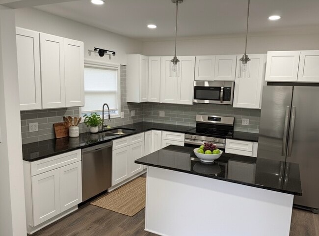 Building Photo - 2827 E 5th Ave