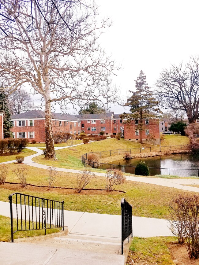 Garden Style Complex - 219 S Broadway