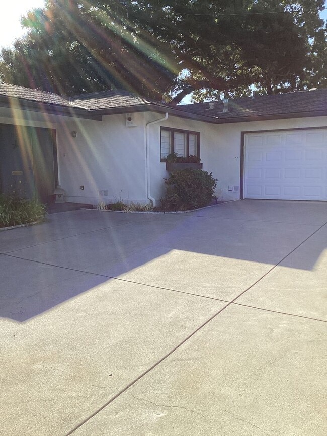 Building Photo - Beautifully Maintained Santa Barbara Home