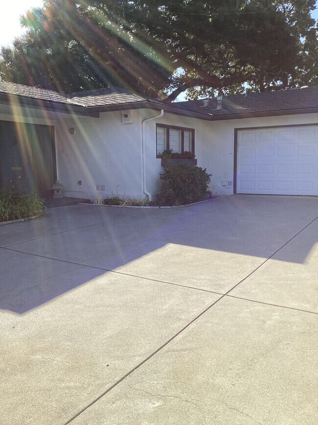 Foto del edificio - Beautifully Maintained Santa Barbara Home