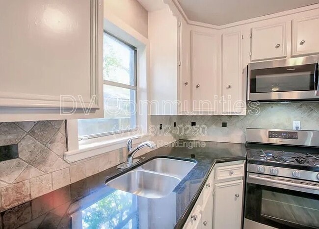 Photo - 810 Charles Rd House